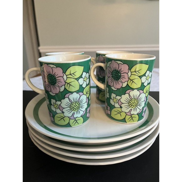8pc Ceramic Green Floral Daisy Mugs with 9” Round Snack Plate